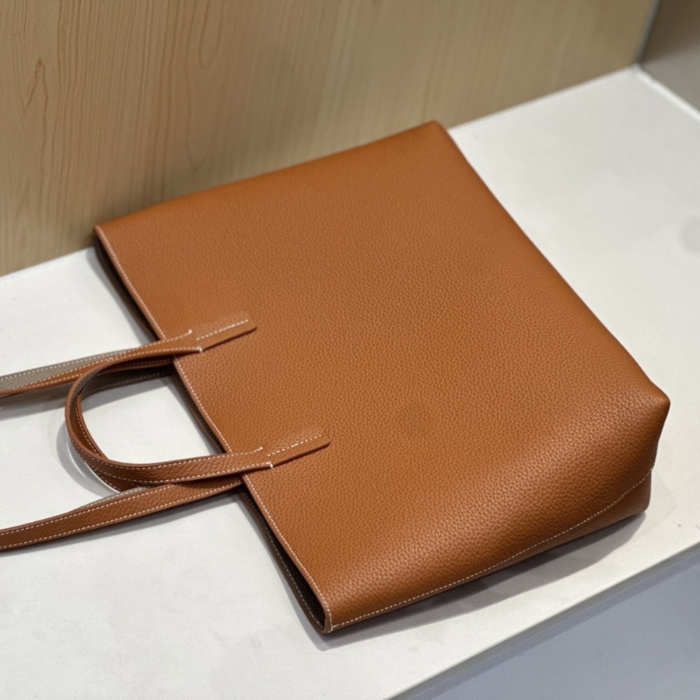 Binnen en buiten contrasterend - Quiet Luxury Bags Tote recensie en prijs